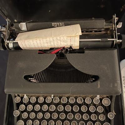 Vintage Typewriter/DVD Player