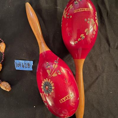 Vintage necklace/maracas