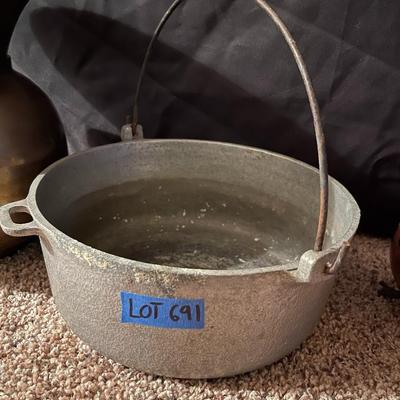 Vintage crocks/copper pot