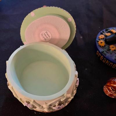 Misc. musicbox, teddy bear box, painted animals