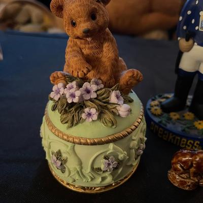 Misc. musicbox, teddy bear box, painted animals
