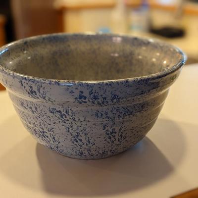 Monmouth Speckled Blue Maple Leaf Pottery Bowl