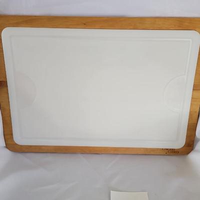 Like new cutting board and wine holder