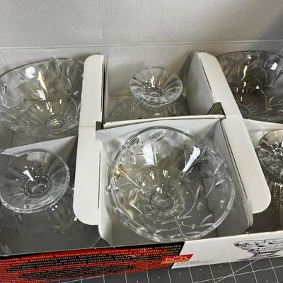 NEW Laurus Set of 6 Small Footed Bowl 