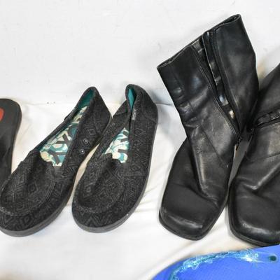 7 Pairs of Women's Footwear, Flip Flops, Water Shoes, Size 8-9