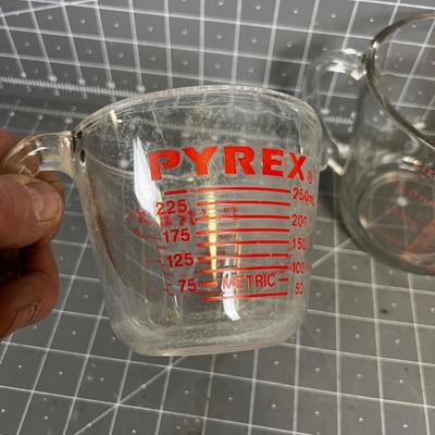 2 Glass Measuring Cup - 1 Pyrex