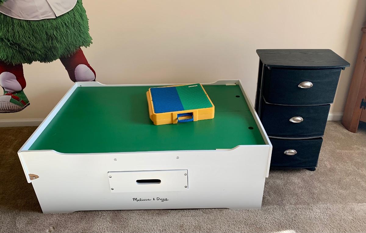 LOT 124R LEGOS Melissa & Doug Lego Table, Rolling Black Storage Bin