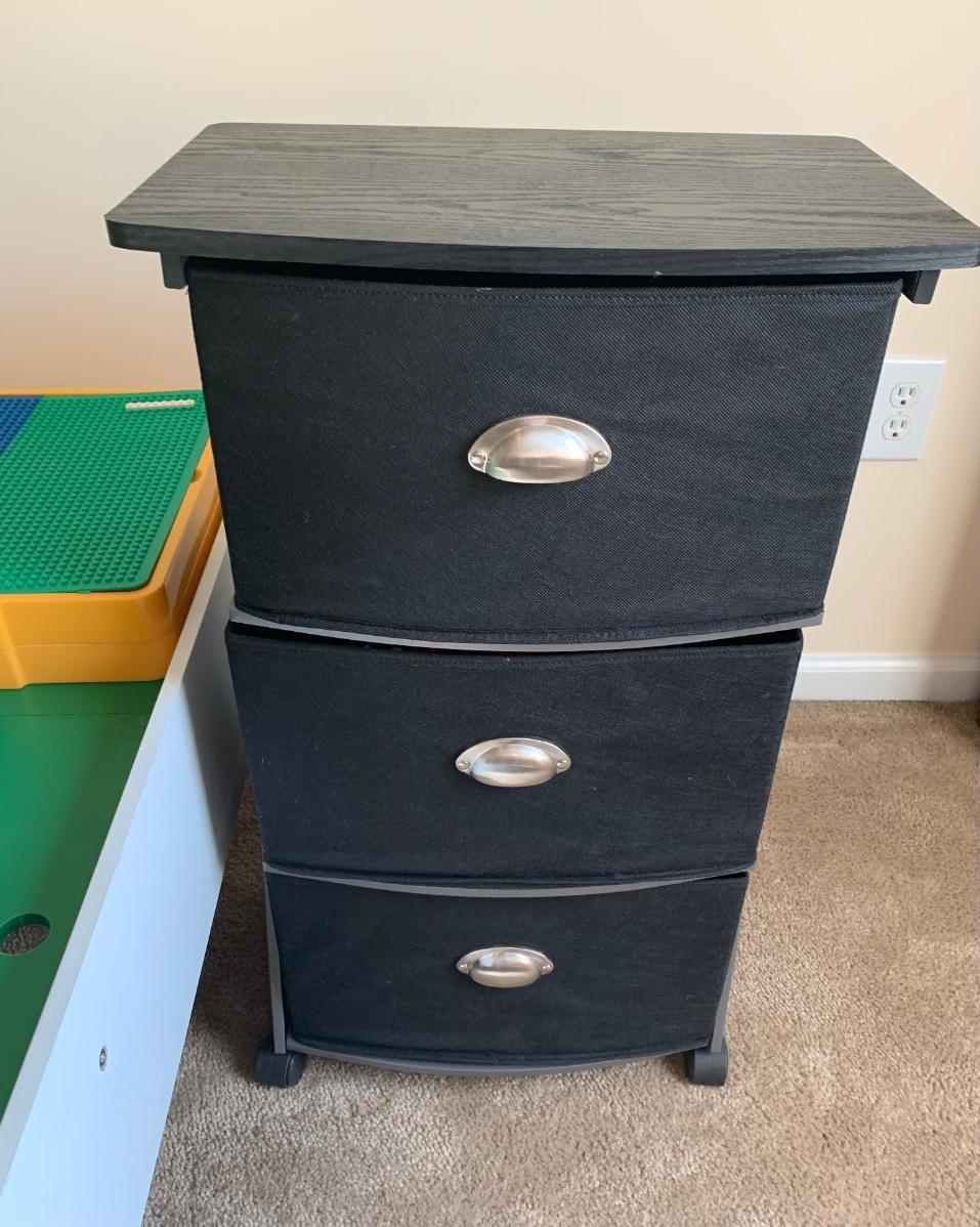 LOT 124R LEGOS Melissa & Doug Lego Table, Rolling Black Storage Bin