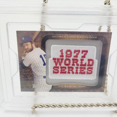 2009 TOPPS LEGENDS - 1977 THURMAN MUNSON COMMEMORATIVE PATCH IN CASE