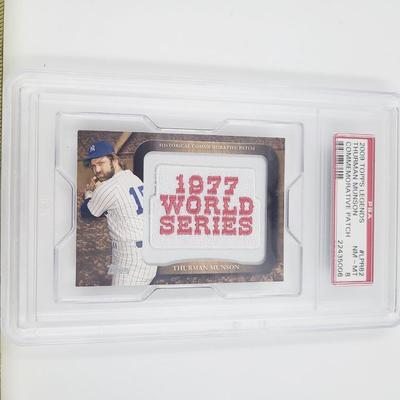 2009 TOPPS LEGENDS - 1977 THURMAN MUNSON COMMEMORATIVE PATCH IN CASE