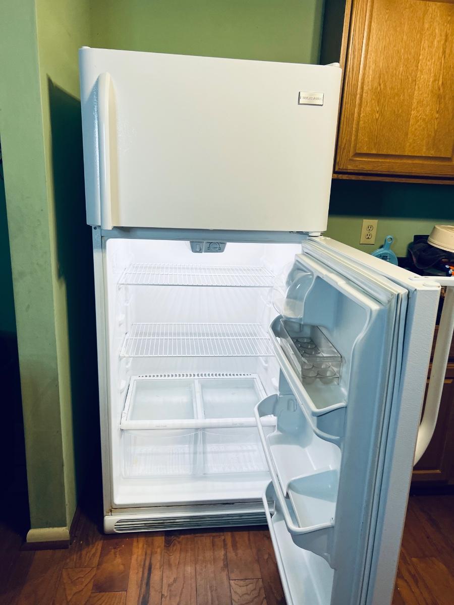 Frigidaire Top Mount Frost Proof Refrigerator Freezer