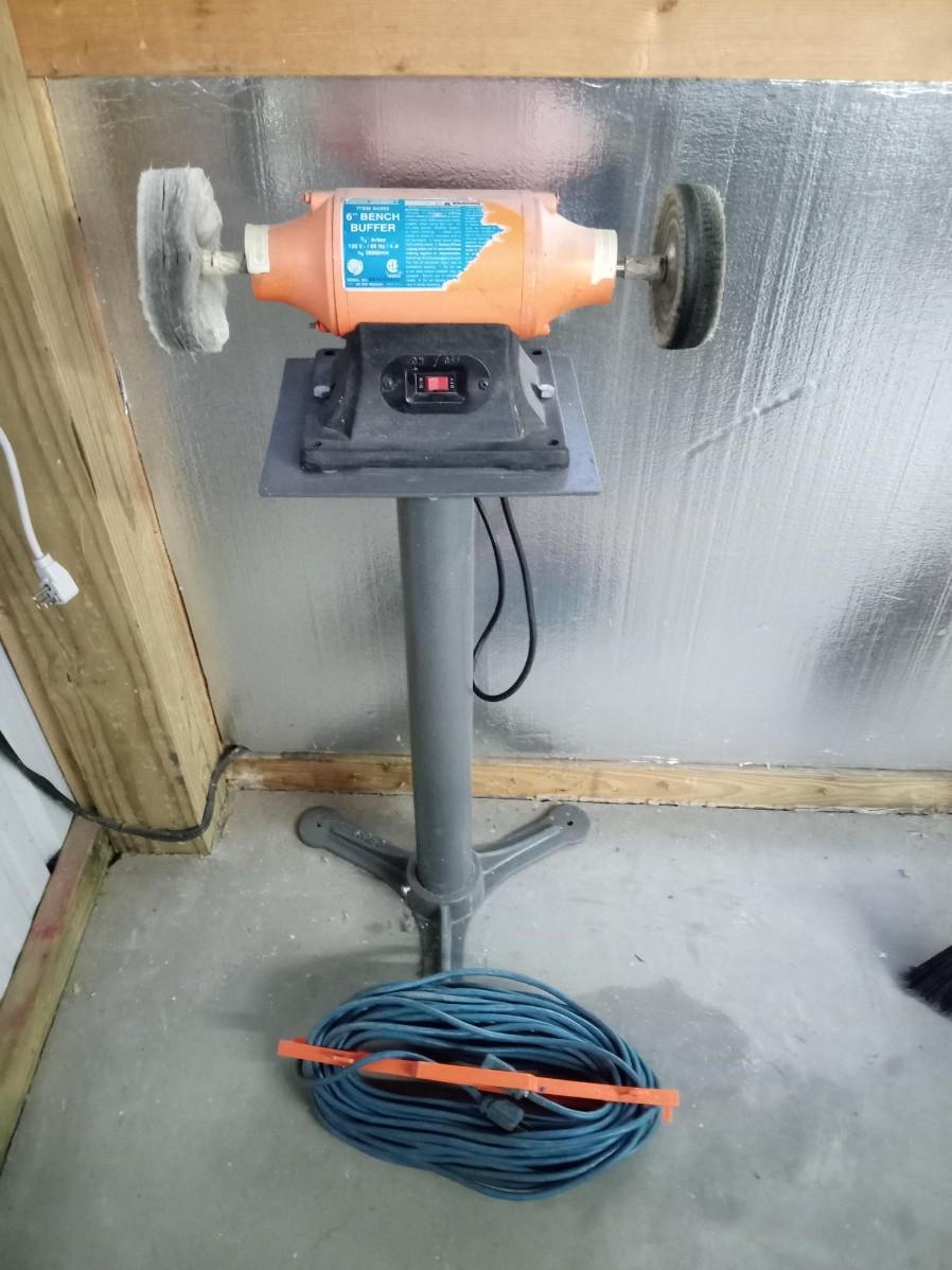 CENTRAL MACHINERY 6" BENCH BUFFER ON STAND