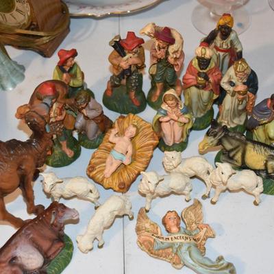 Vintage Italian Nativity Set