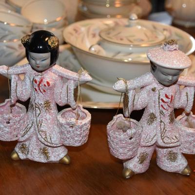 Pair of Japanese Figurines