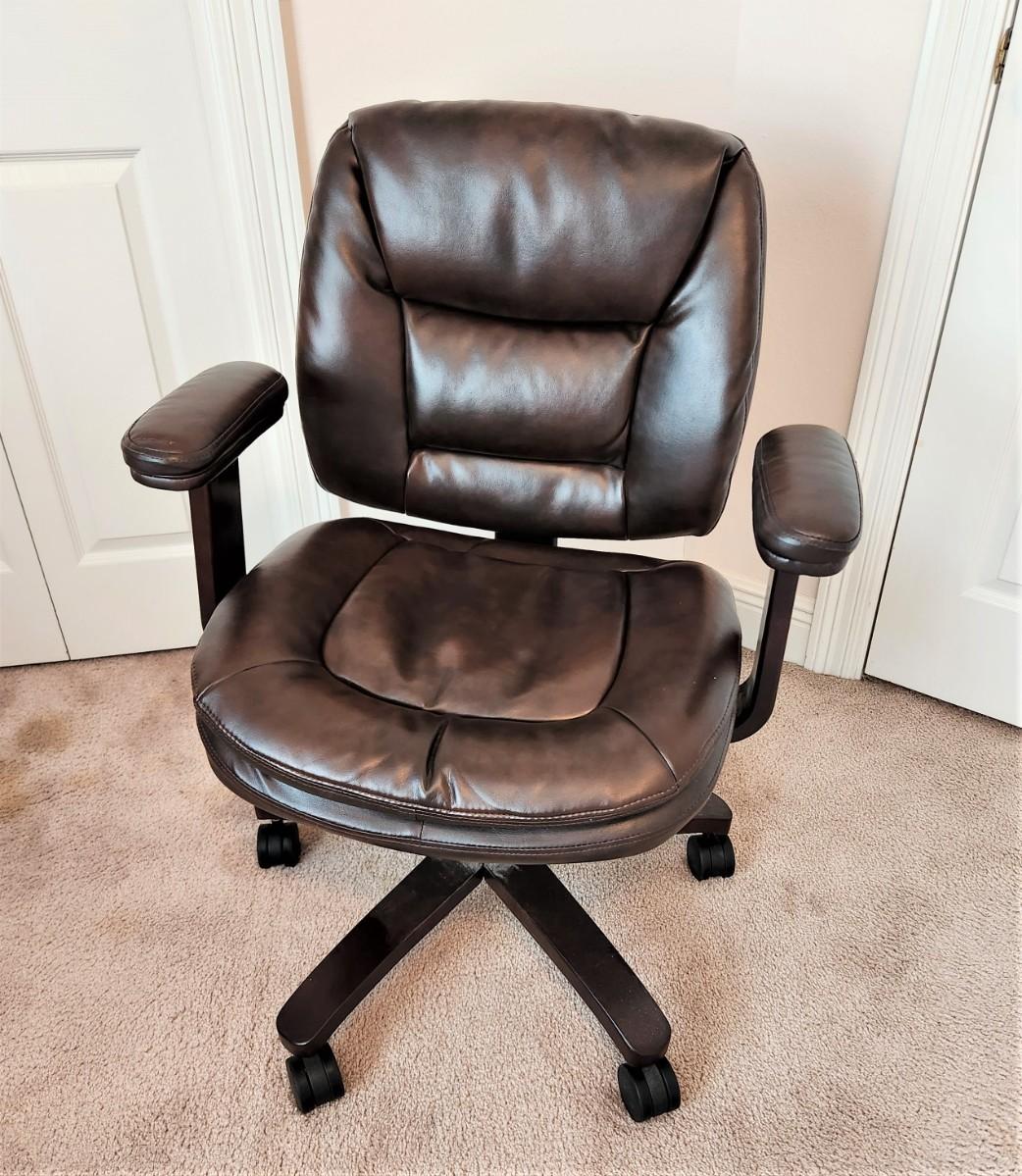 Lot 15 Thomasville Style at Work Office Chair great condition
