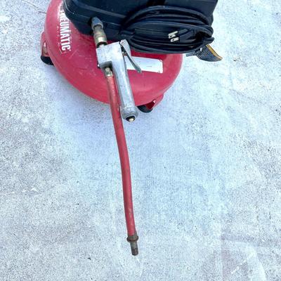 Central Pneumatic 3 Gallon Air Compressor with Air Hose (G-NM)