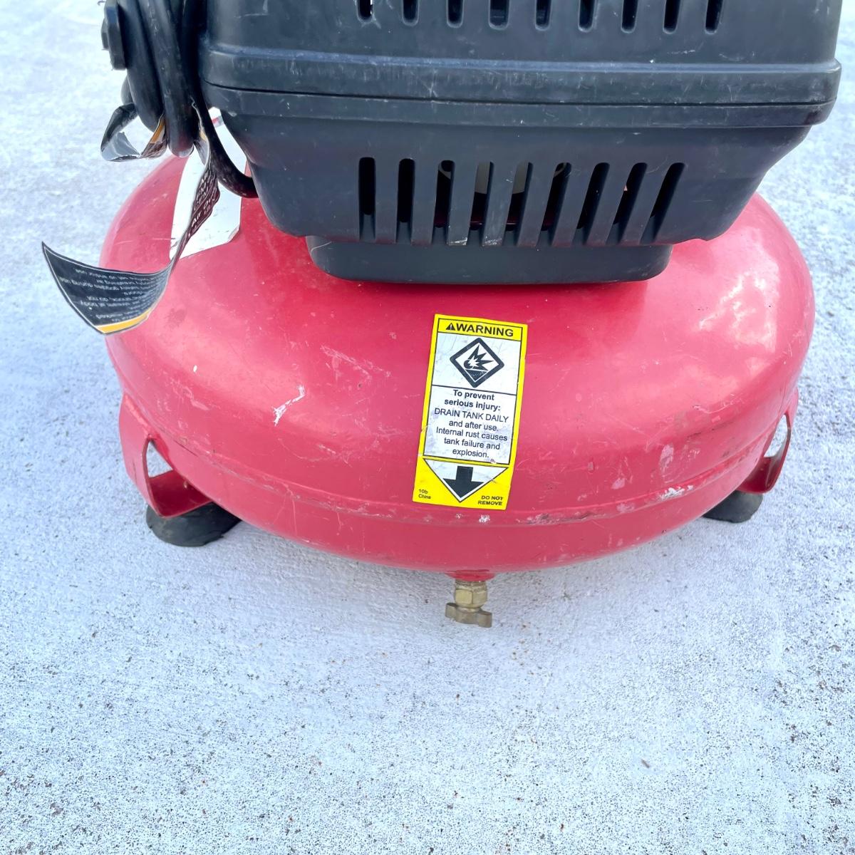 Central Pneumatic 3 Gallon Air Compressor with Air Hose (GNM