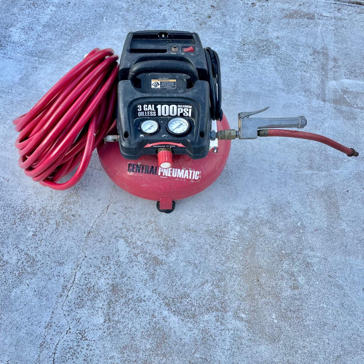 Central Pneumatic 3 Gallon Air Compressor with Air Hose (GNM