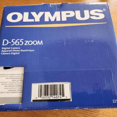 Olympus D-565 Zoom Digital Camera