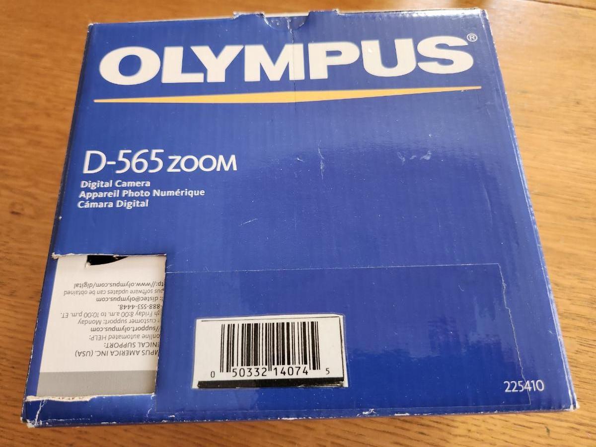 Olympus D-565 Zoom Digital Camera | EstateSales.org