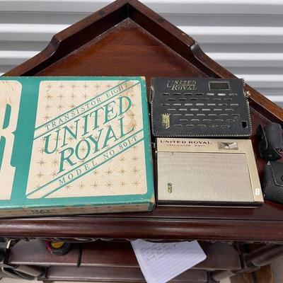 Vtg United Royal  model 801-T transistor radio and 2 sets of earphones in original box