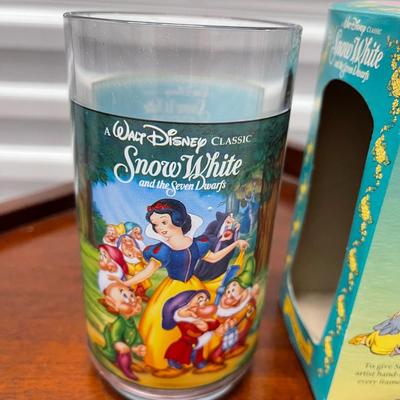 Vtg Snow White Disney classic glass