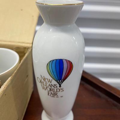 Worlds fair New Orleans 1984 vase. 7”