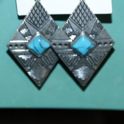 Southwest Style Silver/Gray Tone Diamond shaped Turquoise Earrings