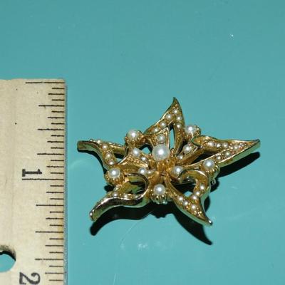 Gold Tone Star Pearl Pin