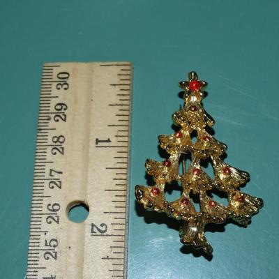 Pretty Little Gold Tone Christmas Tree