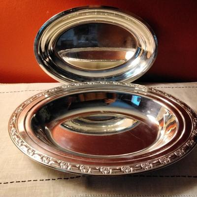Mid Century Oneida Silversmiths Covered Chafing Dish, Double Handles, Heirloom Pattern