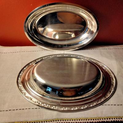 Mid Century Oneida Silversmiths Covered Chafing Dish, Double Handles, Heirloom Pattern