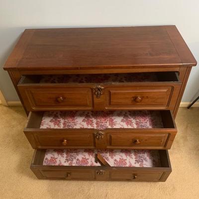 Antique Chest of Drawers (GR1-KW)