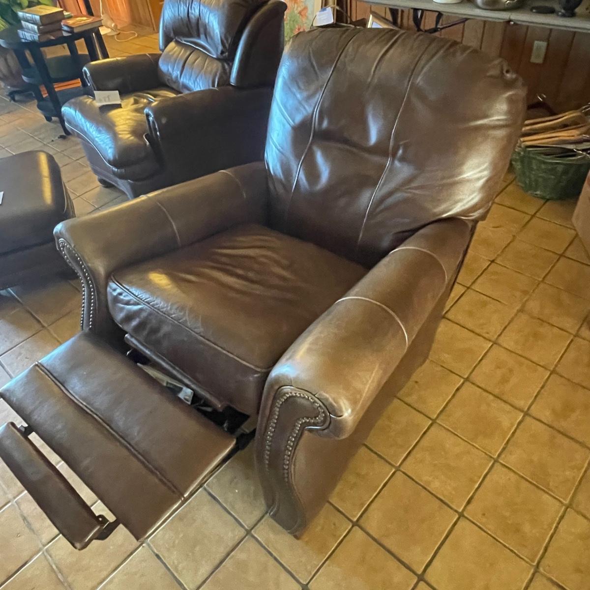 Norwalk Custom Made Leather Recliner (FRRG)