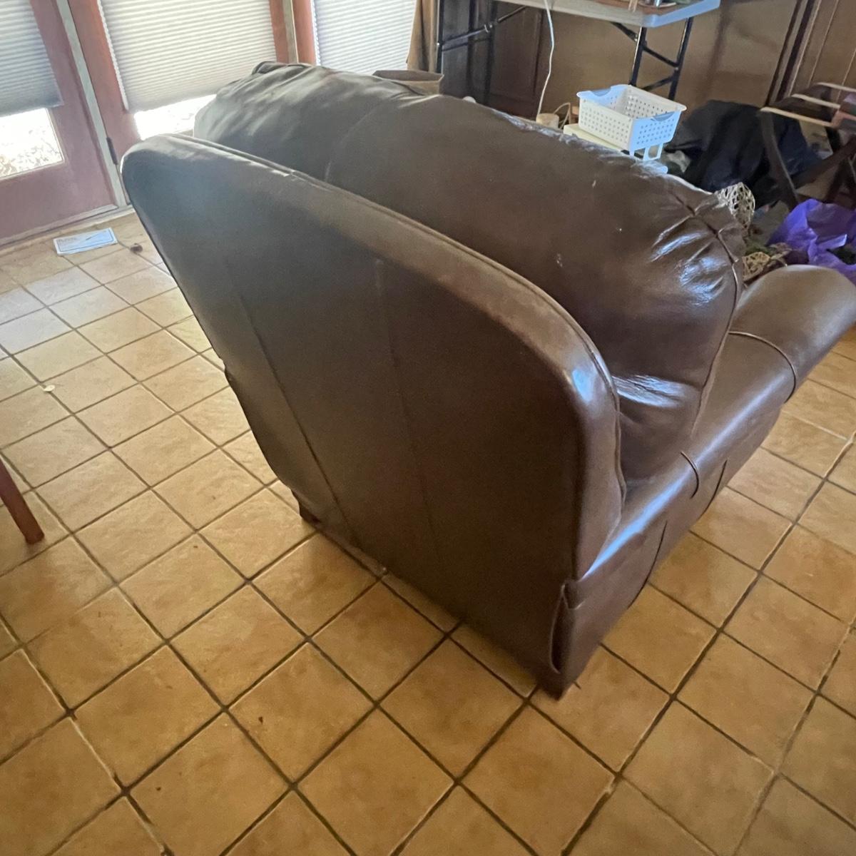 Norwalk Custom Made Leather Recliner (FRRG)