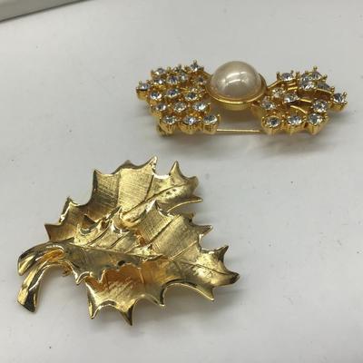 Lot of Gold Tone Brooch