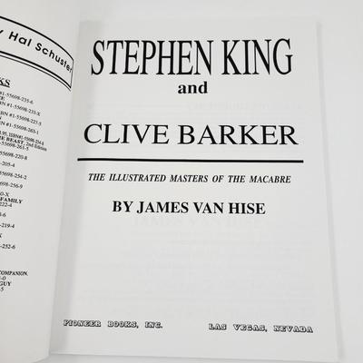 STEPHEN KING & CLIVE BARKERS ILLISTRATED GUIDE TO THE MASTERS OF MACABRE COLLECTABLE BOOK