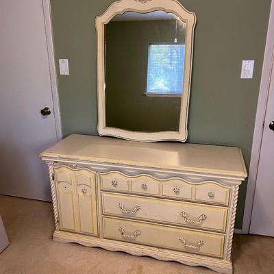 Lea The Furniture People Dresser With Mirror.