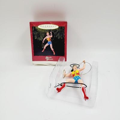 HALLMARK KEEPSAKE WONDER WOMAN ORNAMENT