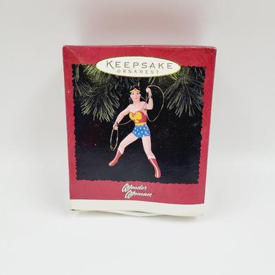 HALLMARK KEEPSAKE WONDER WOMAN ORNAMENT