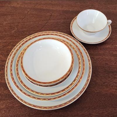 Vintage Porcelana Real Brasil Porcelain set of dishes - 98 Pieces