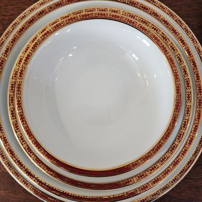 Vintage Porcelana Real Brasil Porcelain set of dishes - 98 Pieces