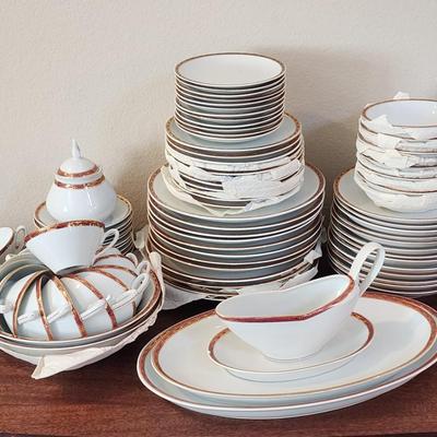 Vintage Porcelana Real Brasil Porcelain set of dishes - 98 Pieces