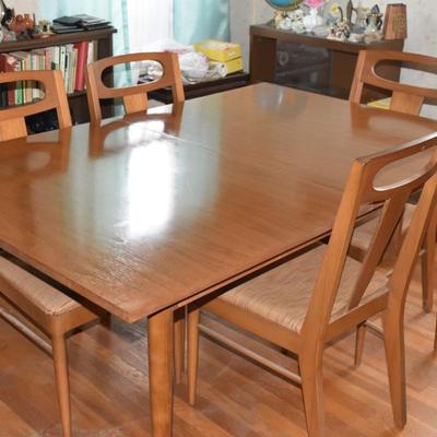 Basic Witz Dining Room Set