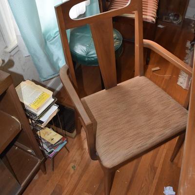 Basic Witz Dining Room Set