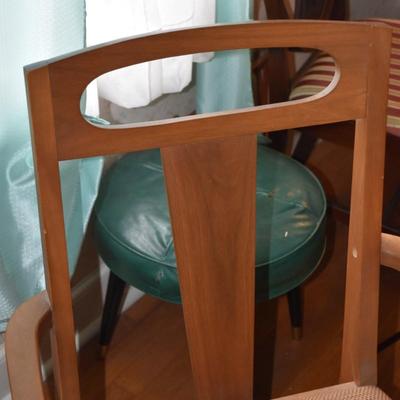 Basic Witz Dining Room Set
