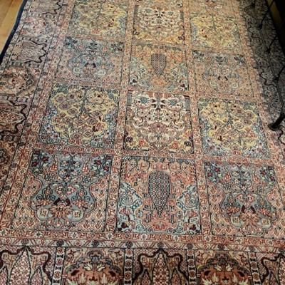 LOT 19 Hand Woven Wool Rug 6' x 9'