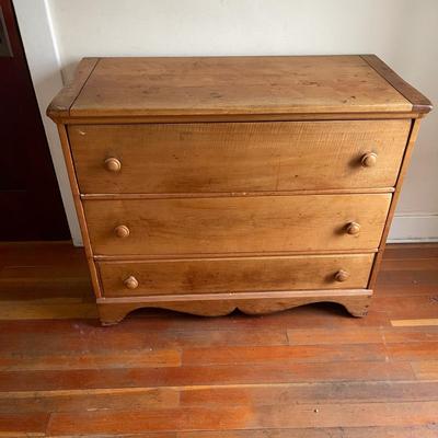 Lot 23 Small Maple Dresser 3 Drawers