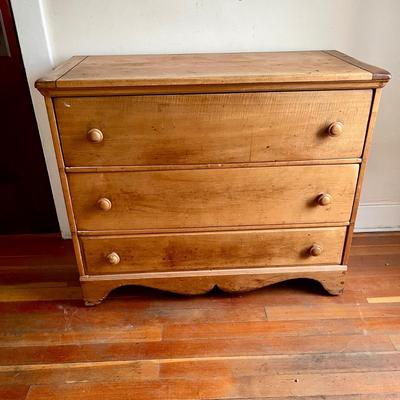 Lot 23 Small Maple Dresser 3 Drawers