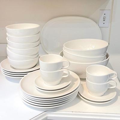 Lot 26 Villeroy & Boch White Porcelain Dinnerware Germany 29pcs